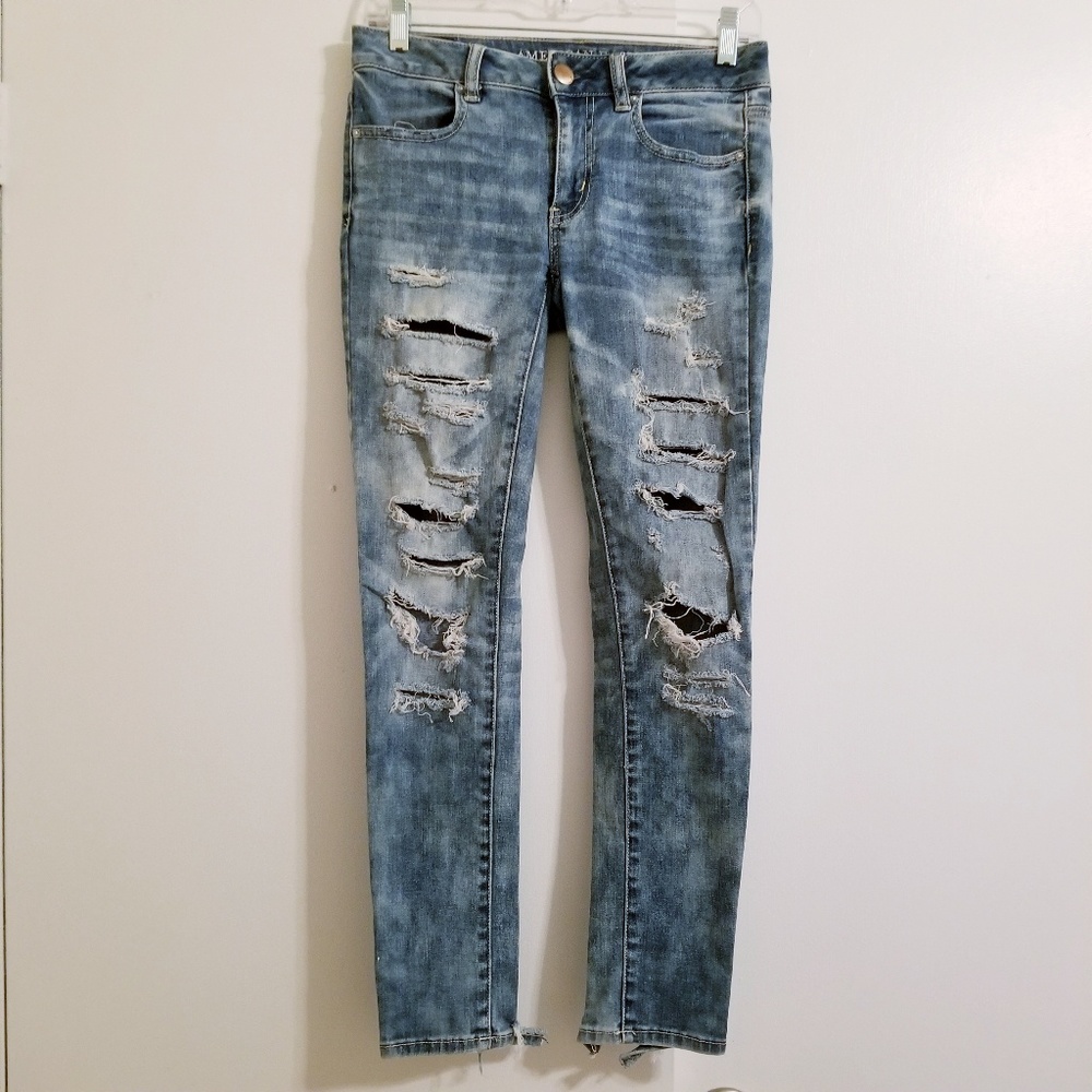 American Eagle distressed denim jeans size 2